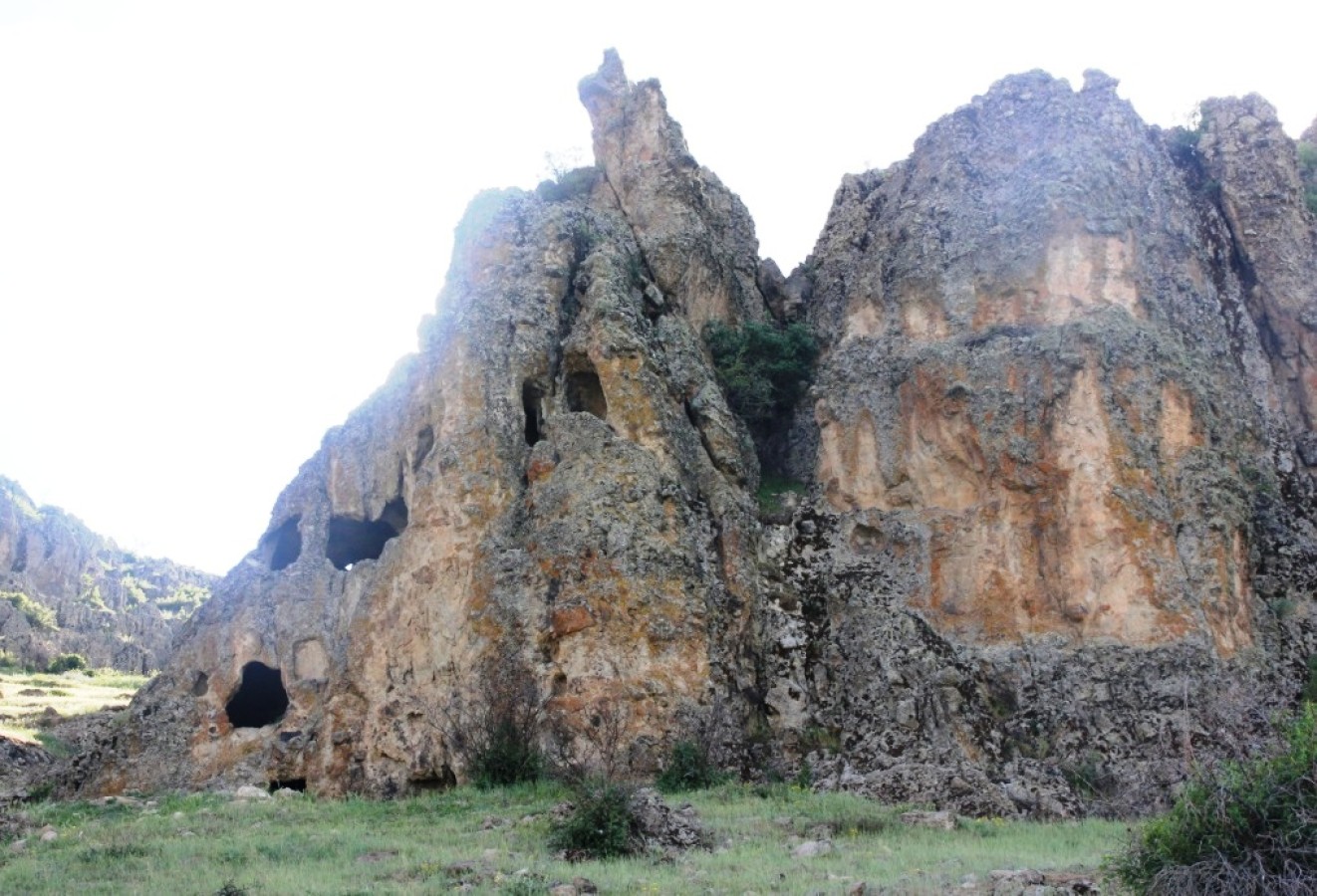 Güzelcekale Mağarası