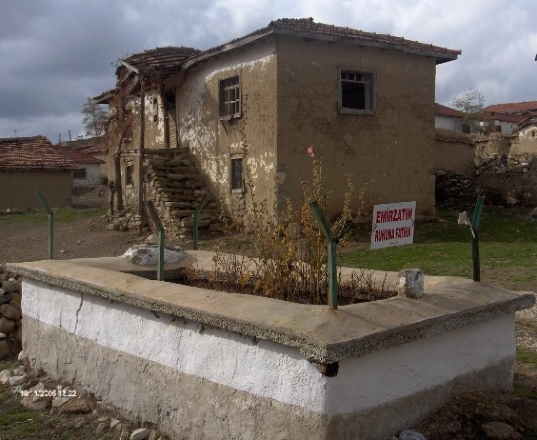 Emirler Türbesi